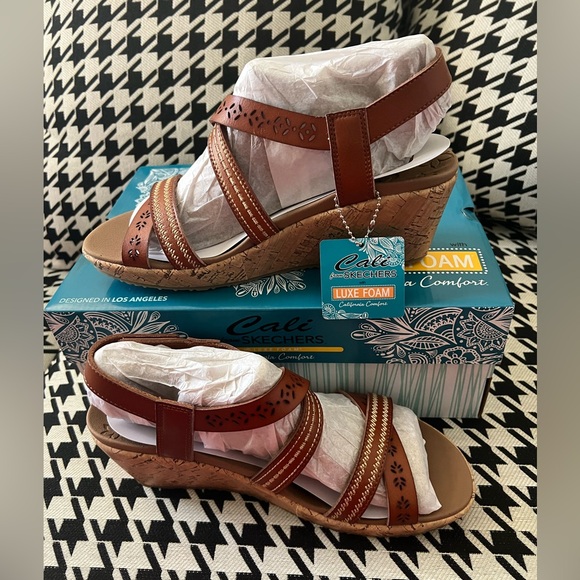 Skechers Cali Beverlee-Delicate Glow Sandals- Size 8.5 - Picture 1 of 7